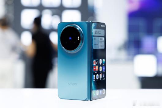 国产折叠屏让老外集体真香 vivo X Fold6，确实很香！ 