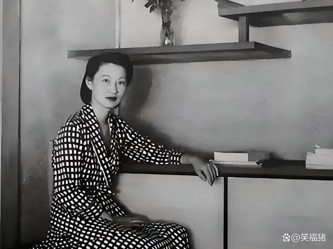 1928年，16岁的赵一荻为了爱情与家族断绝关系，只身一人来到奉天找张学良。
 