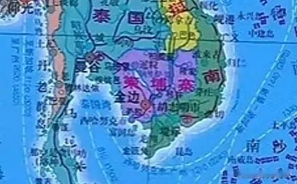柬埔寨的德崇扶南运河已经开挖了，这条运河是我们中国基建公司帮助柬埔寨修建的。现在