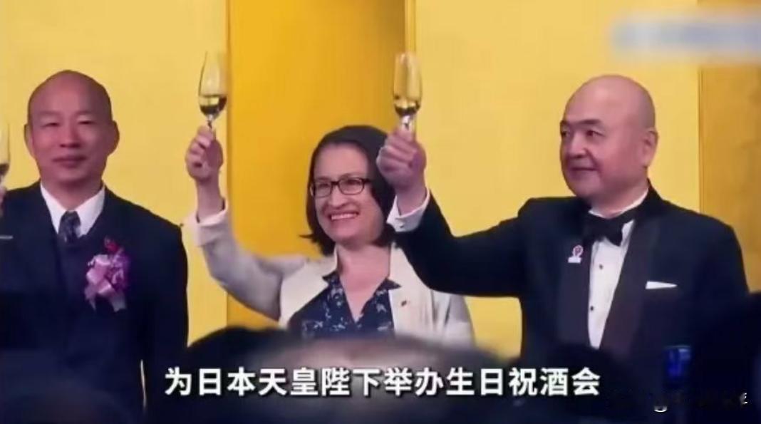 不装了！韩国瑜不装了！就这么个玩意儿，咱这边还有一堆吹他的人呢，要我说国党这帮人