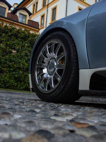 布加迪 Veyron 16.4 堪称超跑界的传奇。它诞生于布加迪复苏关键期，承载