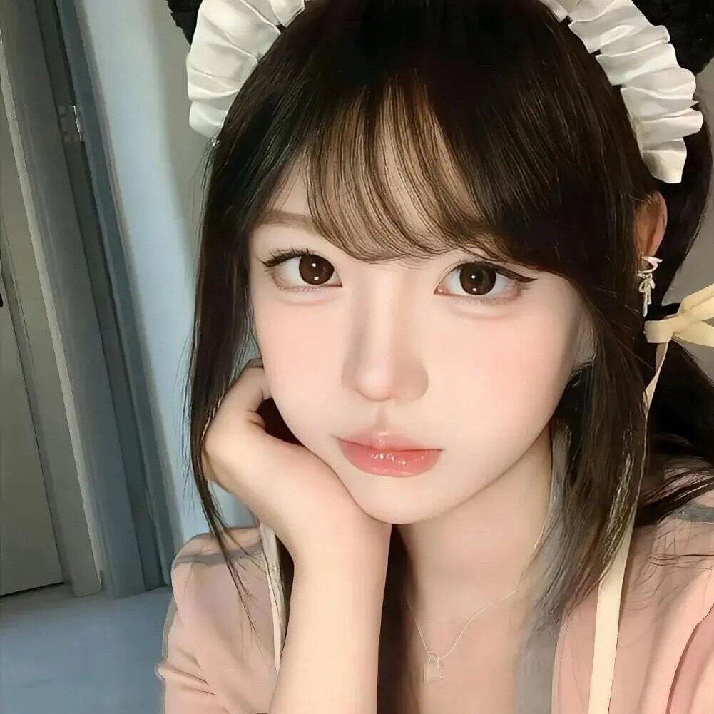 "挑一句，去微信置顶吧"🧡1. 不必借光而行，我亦是星辰。2. 低谷是剧本里的