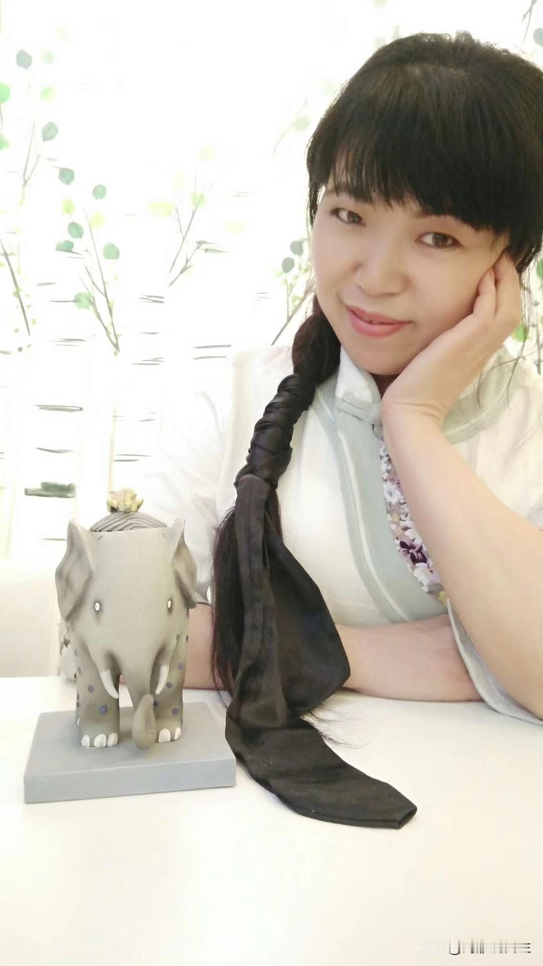 现在社会，我们急需女性教育，因为女性是一个家庭的关键，更会影响到国家的未来，女性