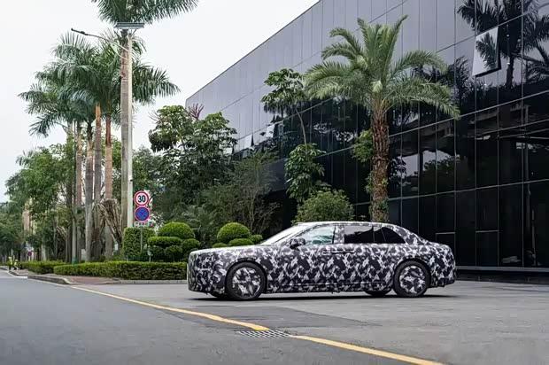 霸气侧漏 仰望行政轿车前脸谍照曝光 延续“鼎”式家族设计