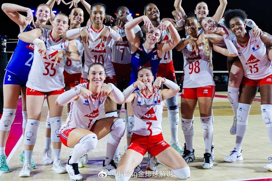 🇫🇷 法国女排国家联赛第一周名单🏐 二传：达纳尔、塞洛斯、沙莫、马蒂💥 
