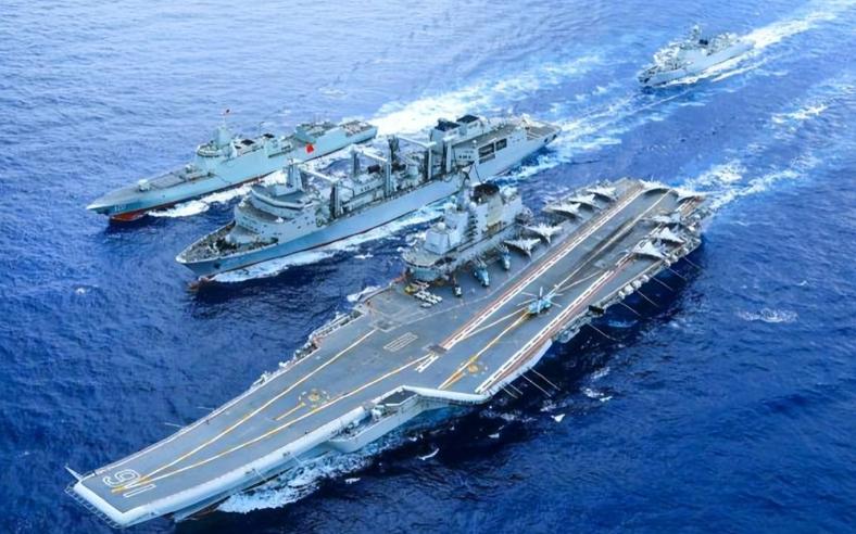 如今各国海军打照面都不算新鲜，可最近日本紧追辽宁舰的操作属实有点过于认真了，看着