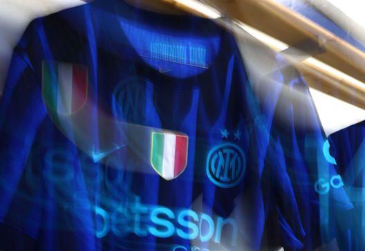 米兰体育报：国米不会在主场对阵帕尔马的比赛前后举行庆祝仪式。
根据内部消息，蓝黑