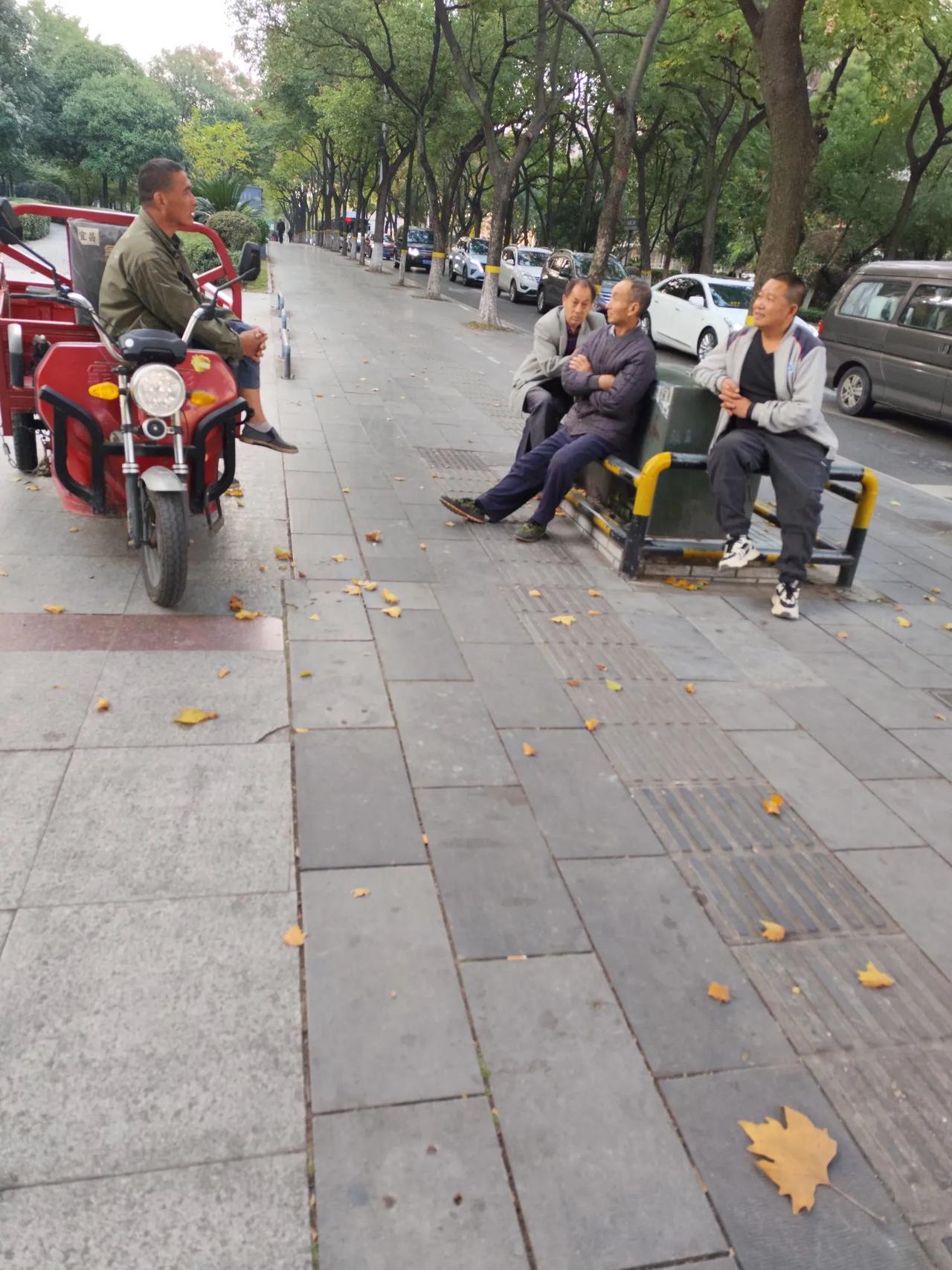 比如在宜昌，有人抱怨工资不高,事实上宜昌市在湖北省Gdp占第三位，人均却是收入最