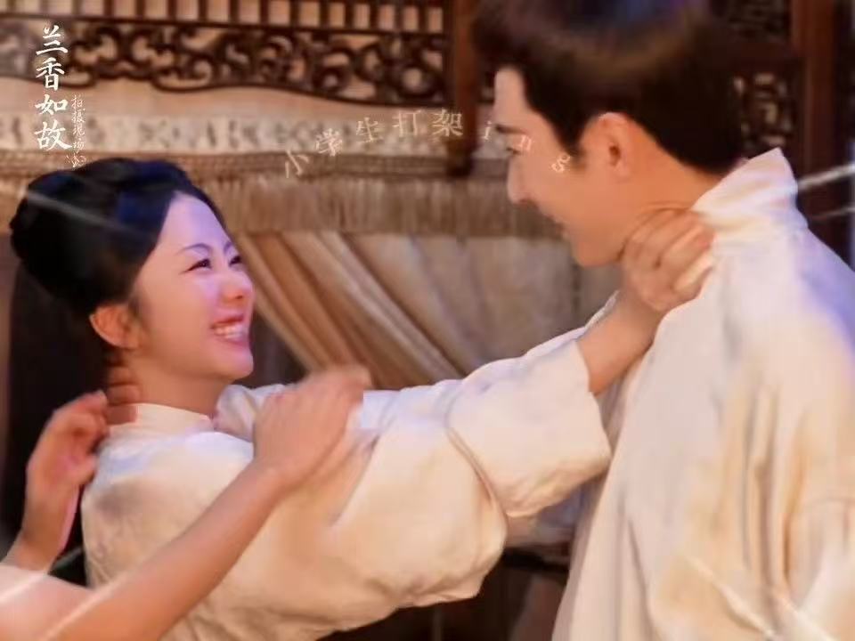谭松韵刘学义洞房花烛也要打一架谭松韵刘学义洞房花烛前先打一架 导演在旁边：好了好