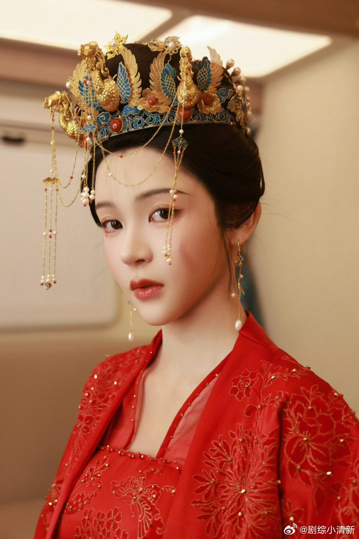 鞠婧祎一出场就拿捏饶嘉迪鞠婧祎饶嘉迪在演一种很新的姐妹月鳞绮纪 谁懂啊！鞠婧祎一