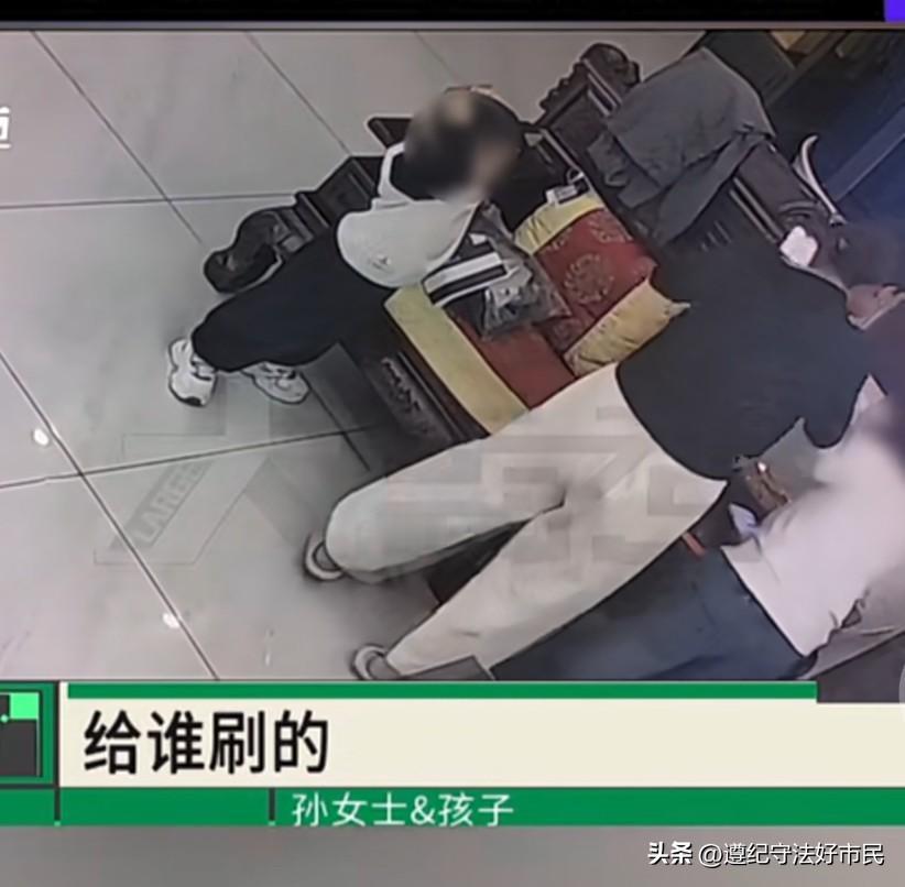 你看看手机视频对孩子影响多大吧
9岁的男孩用父母手机给主播刷礼物，打赏了主播五万