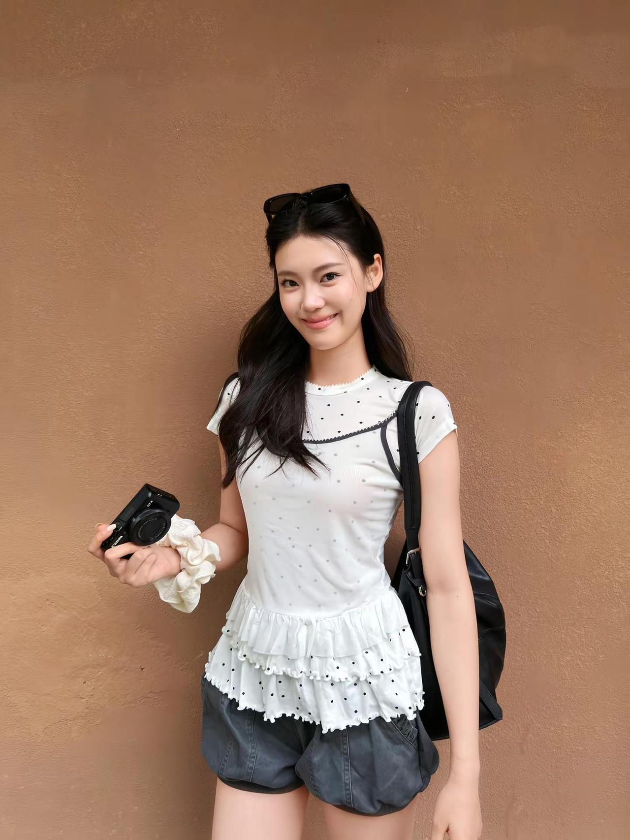 “Petit à petit.”咖啡店穿搭
