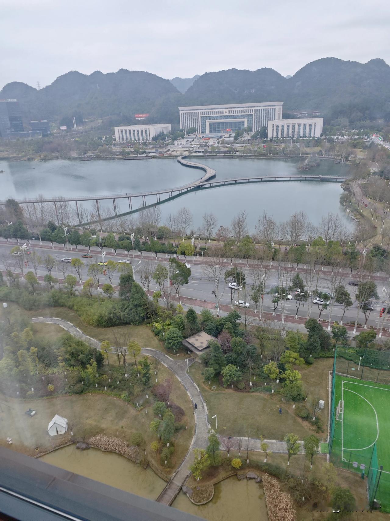 某市在风水宝地建的办公大楼！可能很多老百姓会认为理所当然，可是有点好奇:有不同看