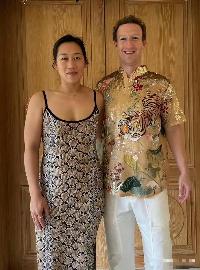 扎克伯格：很多人都说你长相普通，配不上我。
普莉希拉·陈：我知道，外界总拿外表评