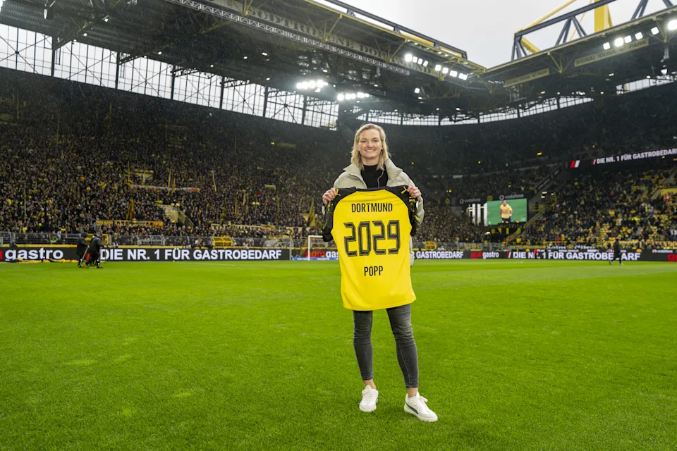 多特蒙德签下亚历山德拉·波普多特蒙德女足在过去几年里逐渐在德国足坛崛起，从威斯特