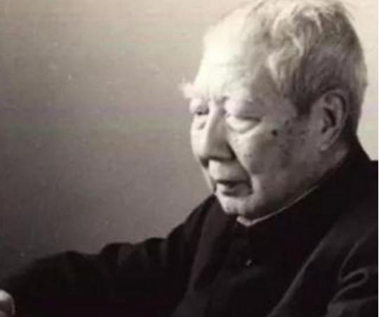 1950年，山东某县一名被定为"历史问题"的老农，正接受劳动改造。谁也没想到，高