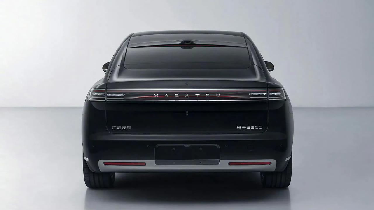 华为尊界S800参数：

长宽高：5480mm，2000mm，1536mm； 轴