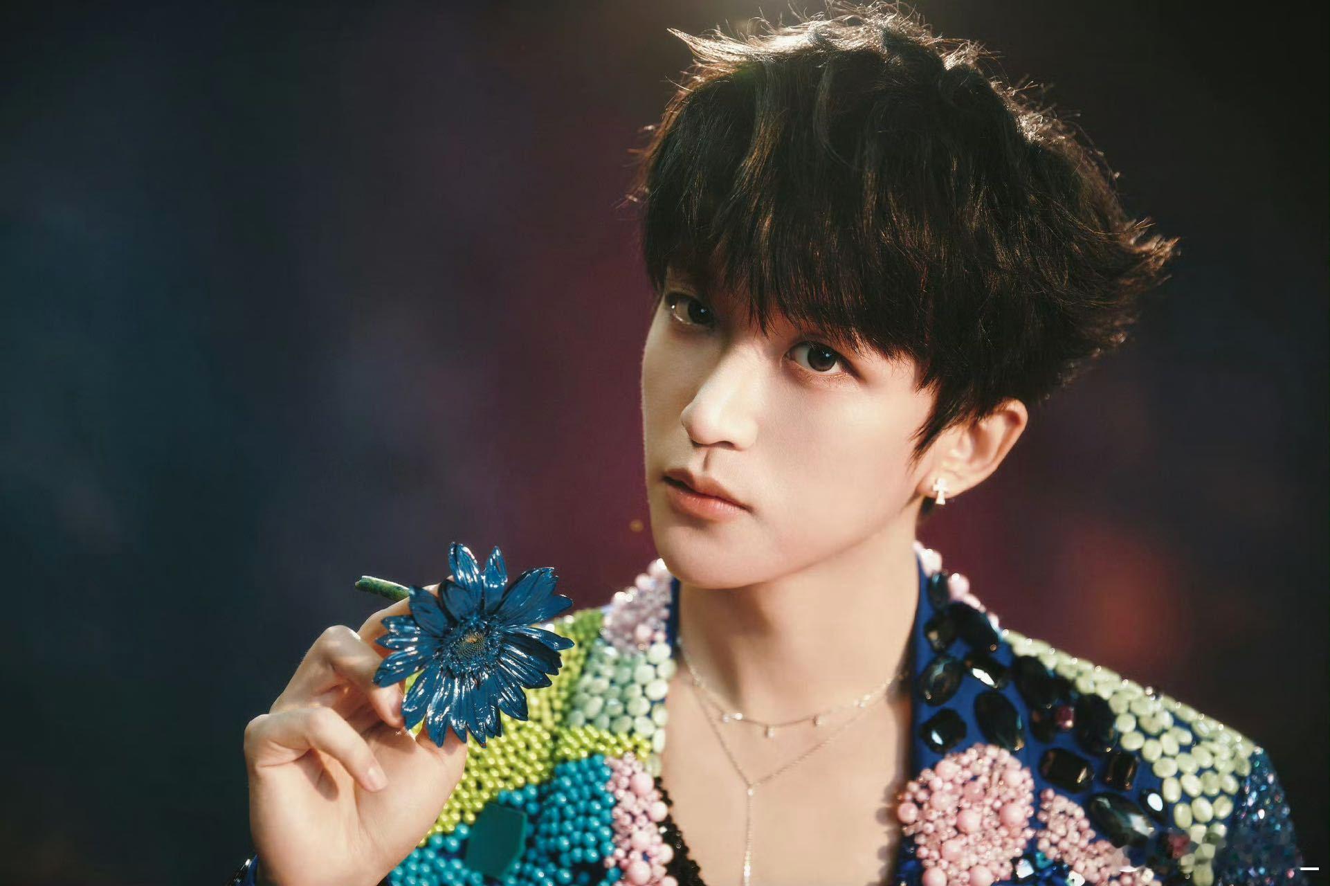 黄子弘凡北京鸟巢演唱会黄子弘凡鸟巢巡演批文黄子弘凡鸟巢演唱会定档从小场到鸟巢！少