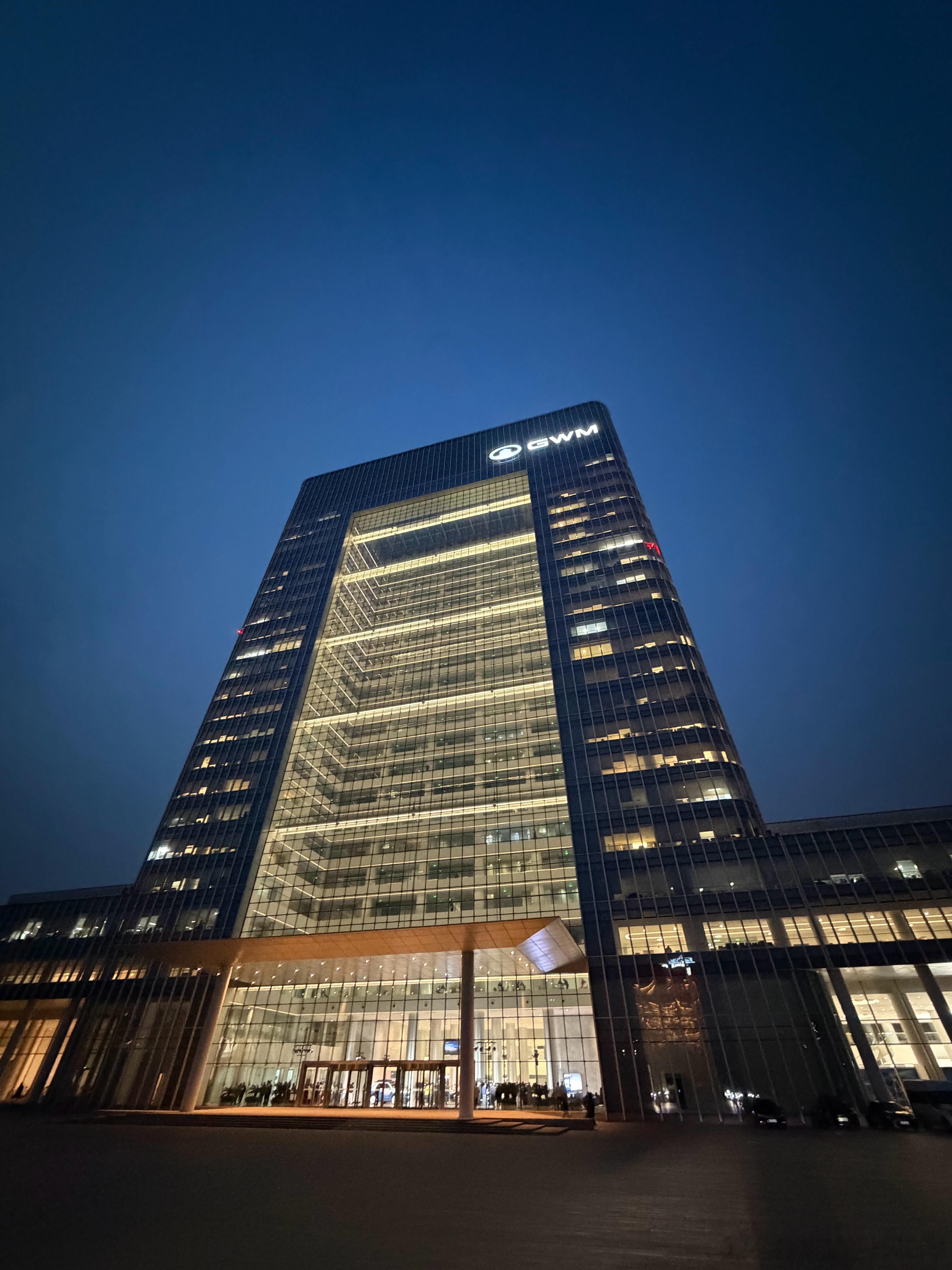 实在不行，跟保定买个房吧，价格合理，驴火好吃，鱼香肉丝还是白的，最重要的是我魏总