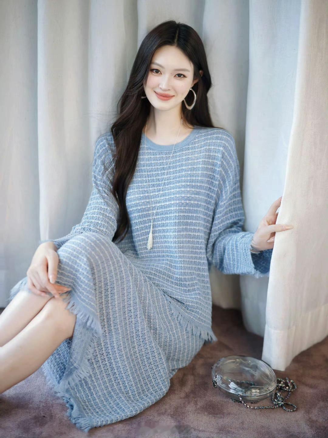 你喜欢哪一种气质的美女？赶时间出门，最不想在衣服上废脑子[吐舌]
套上就走的假两