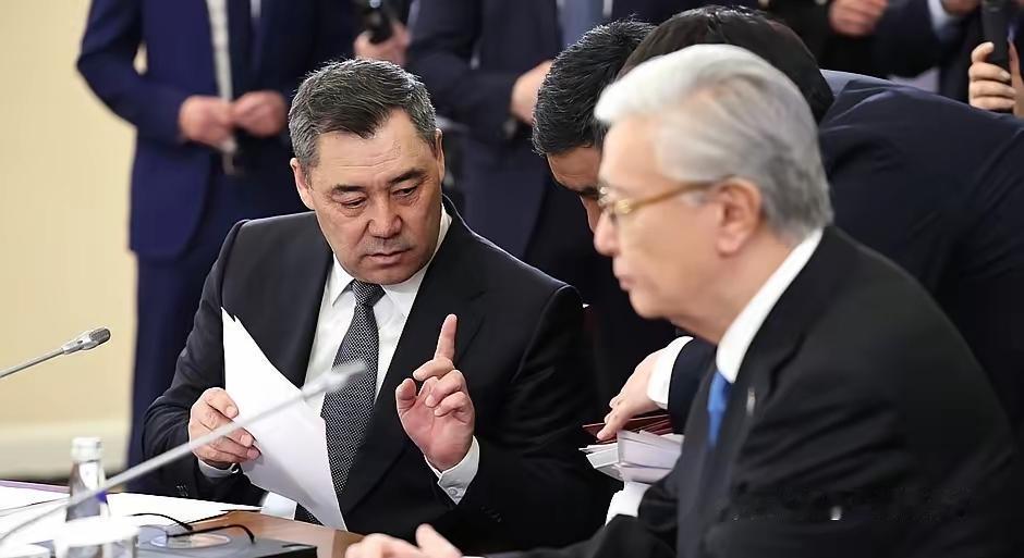 哈萨克斯坦总统托卡耶夫刚忙完“中亚-日本”峰会，马不停蹄飞圣彼得堡赶欧亚经济联盟