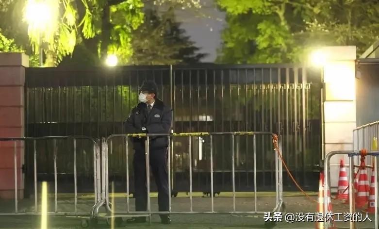 果然还是被我们提前预判到了！

那个3月24日深夜，携刀翻墙闯入中国驻日本使馆的