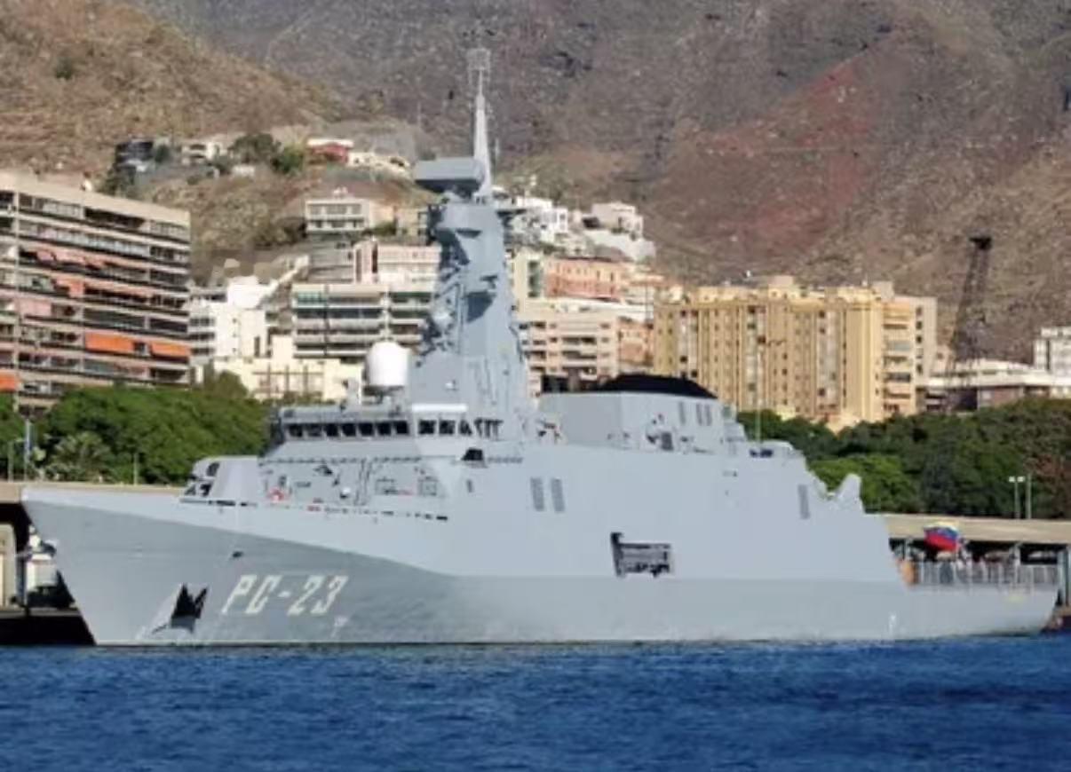 委内瑞拉致电北京后，派大批军舰出现护油轮出港，考验白宫的时候到了！

12月17