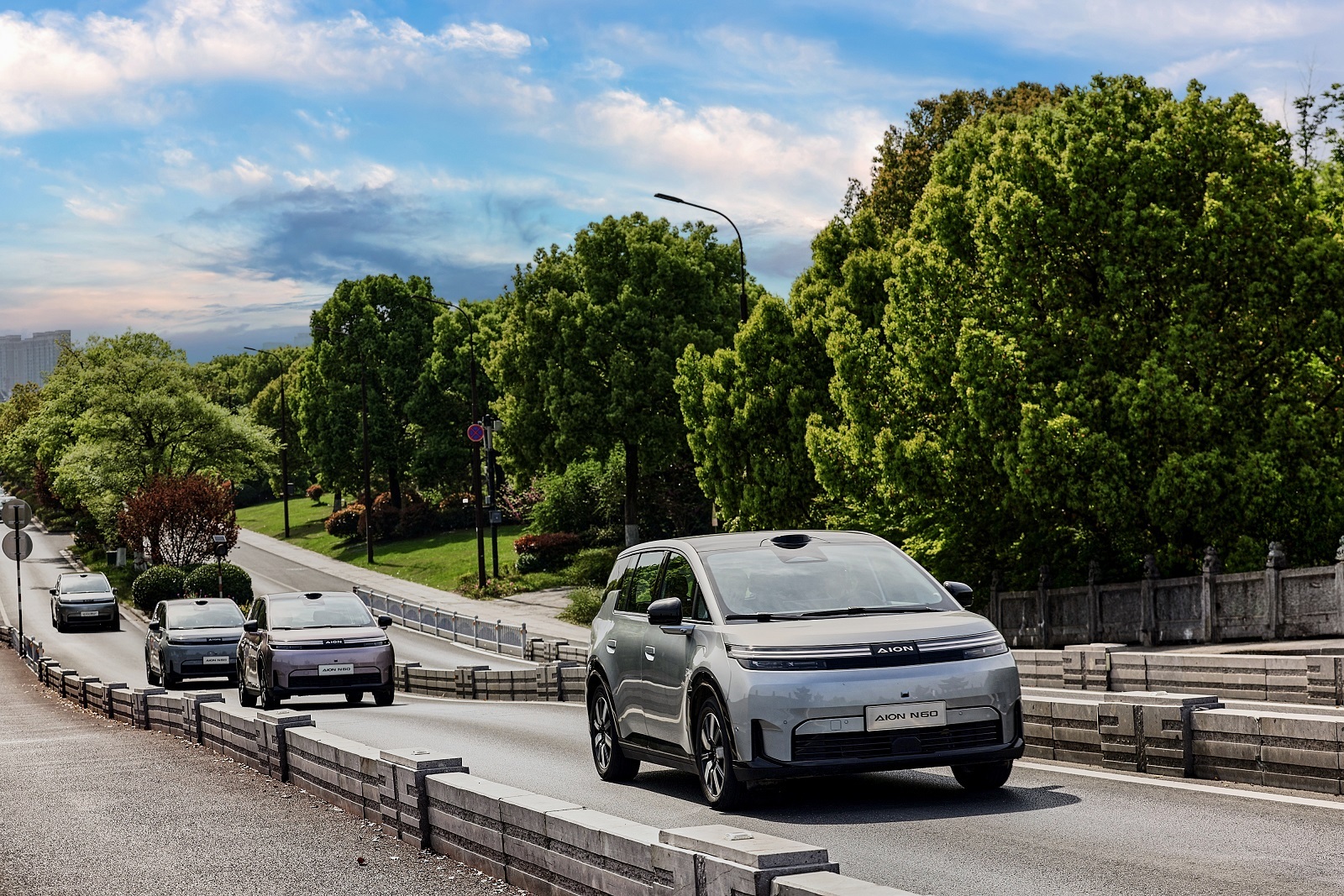 智选车在苏州环湖全工况实测给出了客观答案。埃安N60首次搭载的埃安非晶合金电驱，