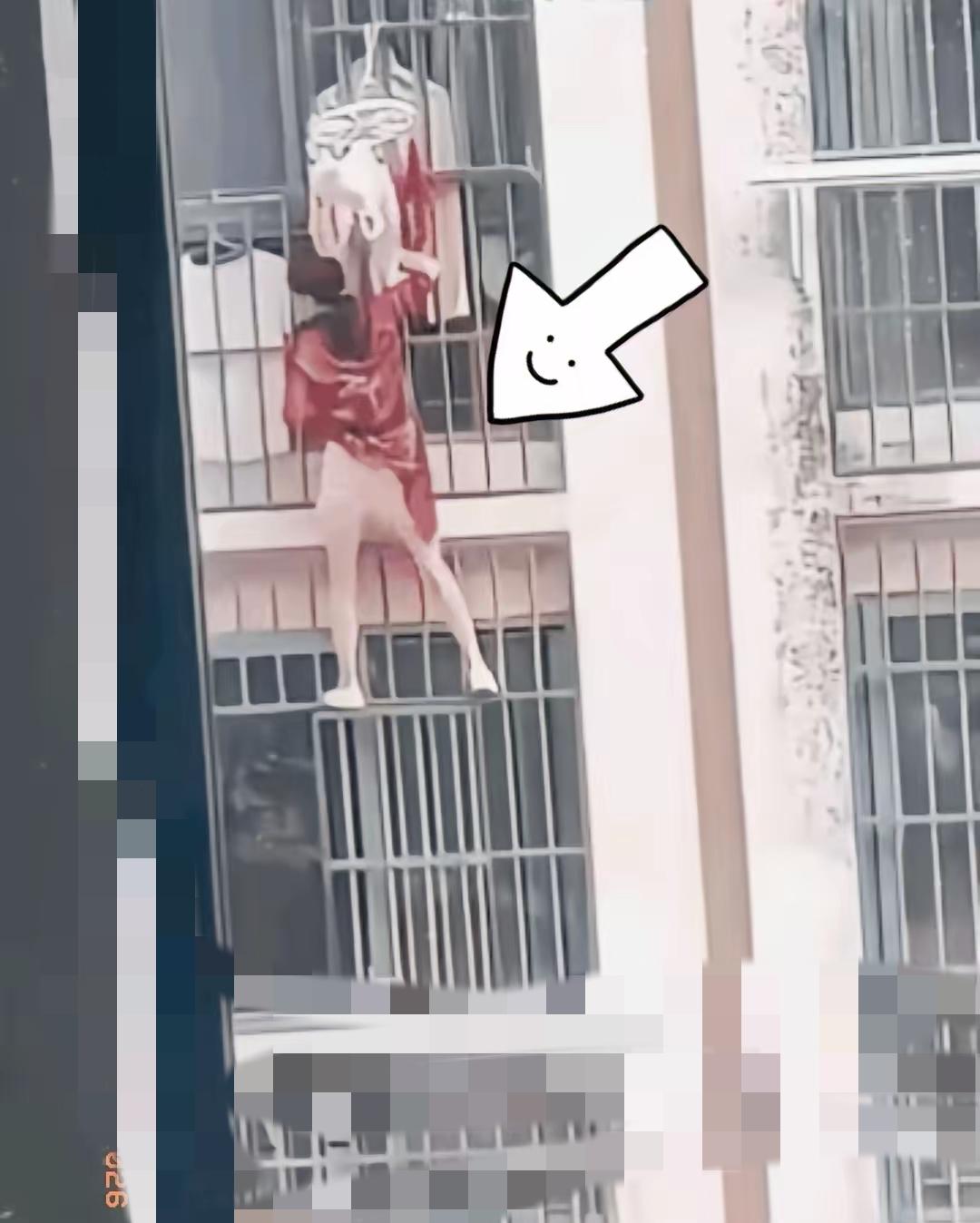 凌晨三点业主群直接炸锅，谁能想到深夜小区上演硬核名场面！
对面12楼的大姨睡得好