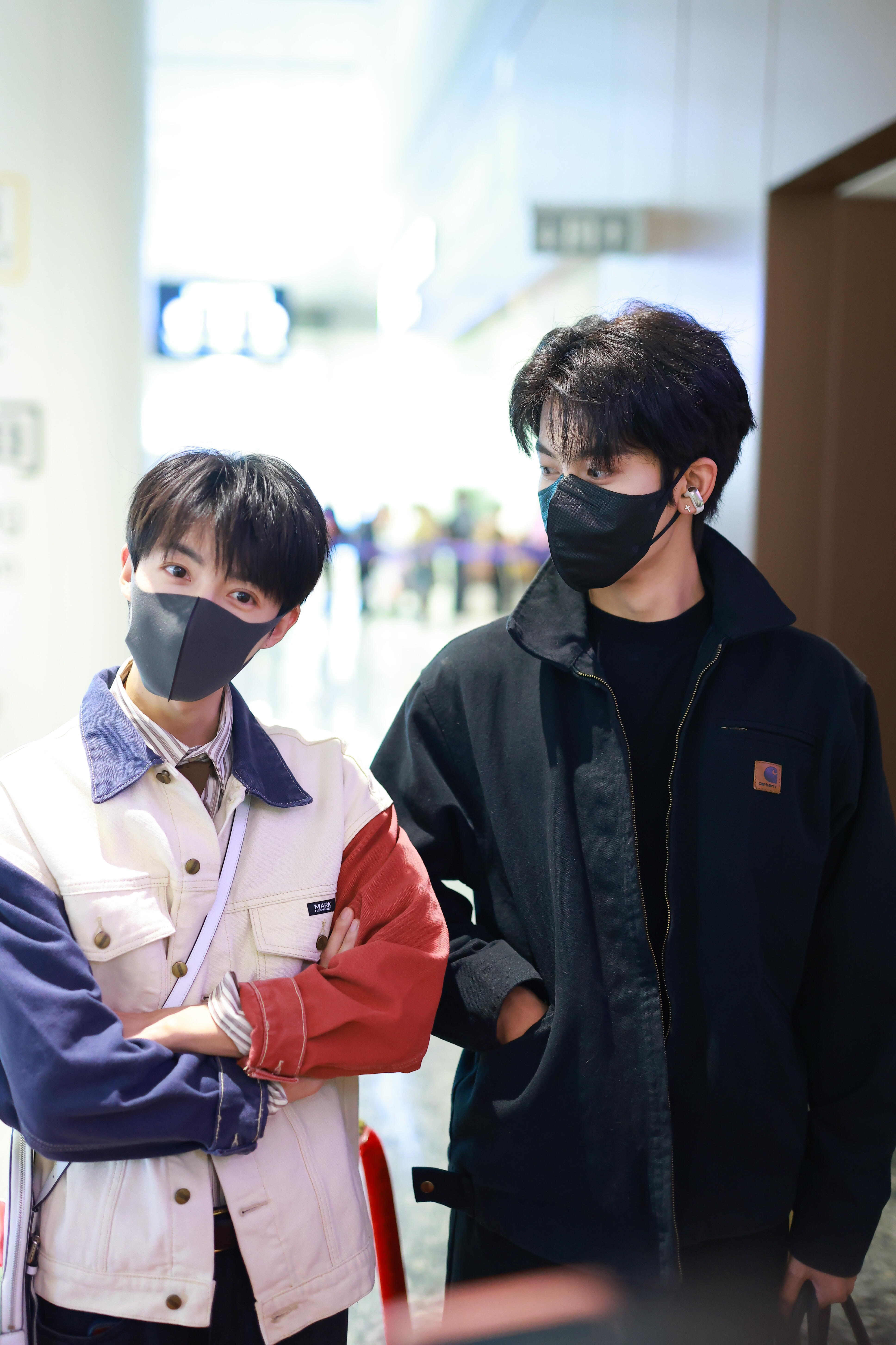 管栎闫睿豪机场同框路透管栎闫睿豪对视 管栎闫睿豪机场同框路透🈶，两个人身高差1