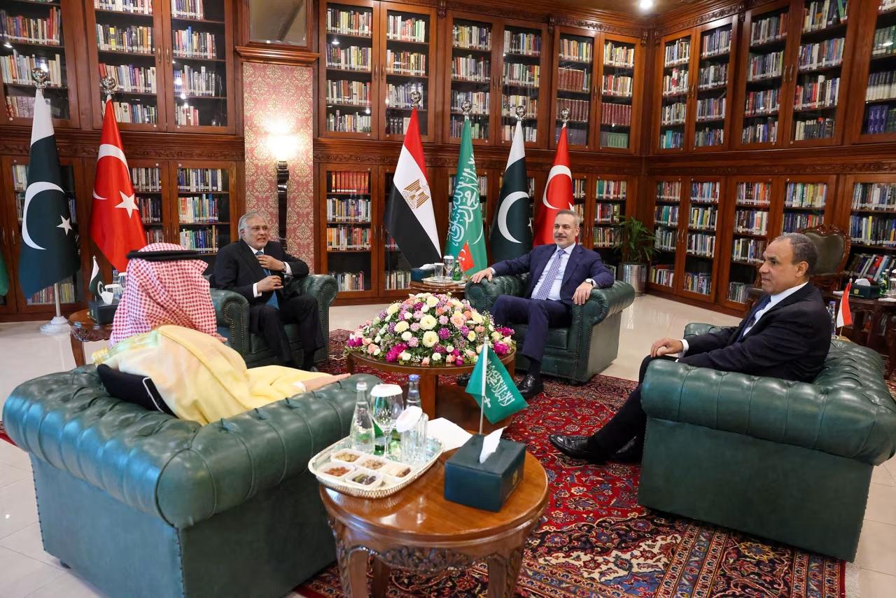 巴基斯坦、沙特、土耳其、阿联酋，四个国家的外交部长在伊斯兰堡举行会谈，主题是如何