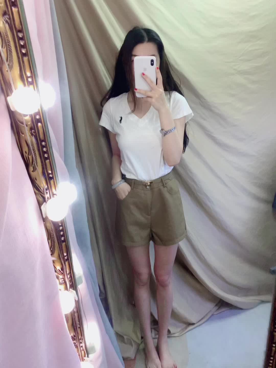 下班回家最开心的事情 莫过于洗个热水澡 然后躺床上玩手机