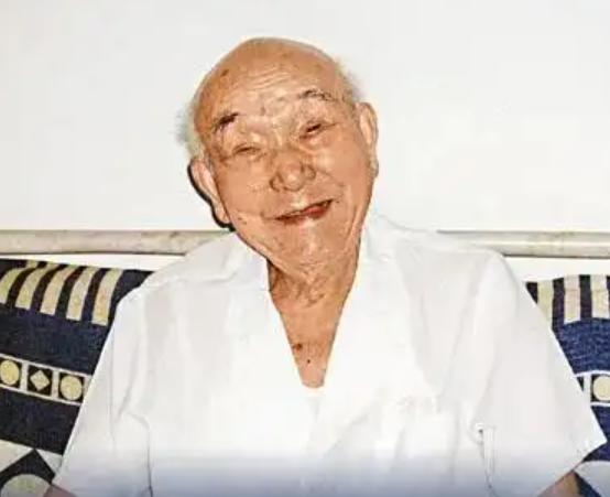 1937年，山东一位老太太在路上发现个晕倒的日本兵，刚拖回家中，就喊儿媳赶紧将他
