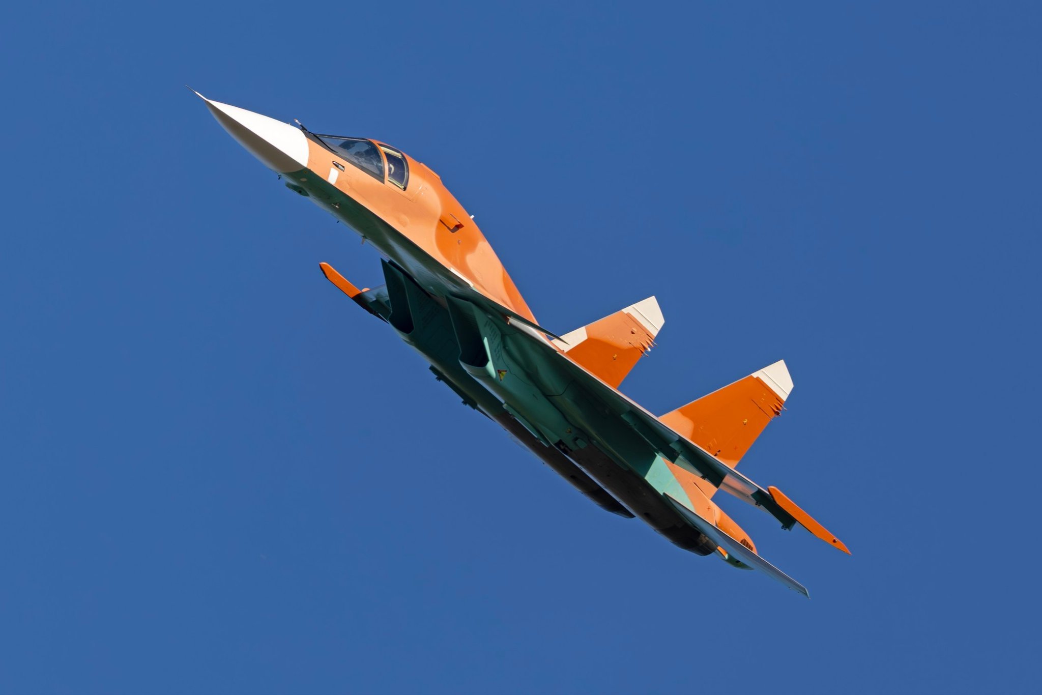 每天认识一件兵器 最近Su-34E出了不少漂亮的图，甚至来驾驶舱内视角的图都流出