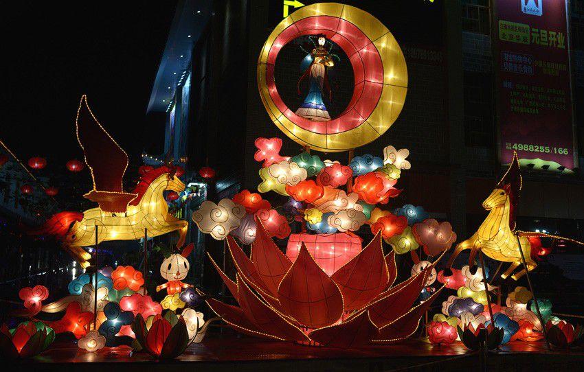 元宵节，又称上元节、小正月或灯节，是春节之后的第一个重要传统节日。正月是农历的元