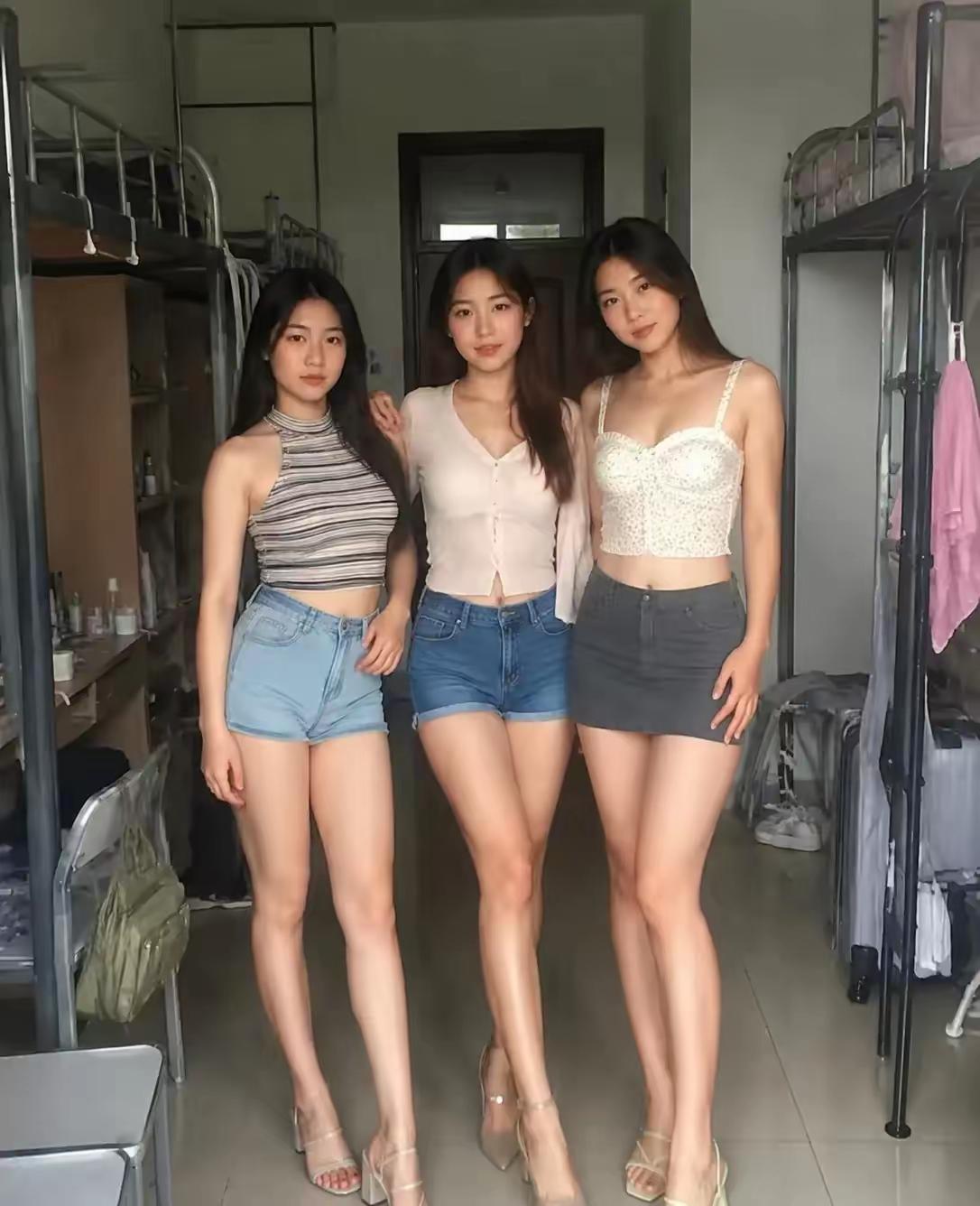 三个美女三种风格那一个美女是你喜欢的。