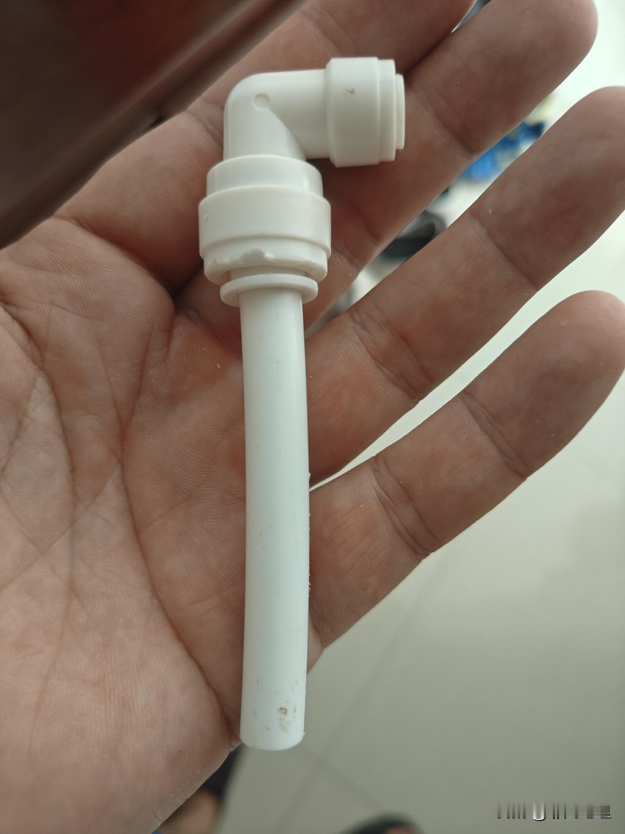 妙手回春，变废为宝[捂脸]
老家的净水器三通阀门坏了，我在网上买了一个，没想到2