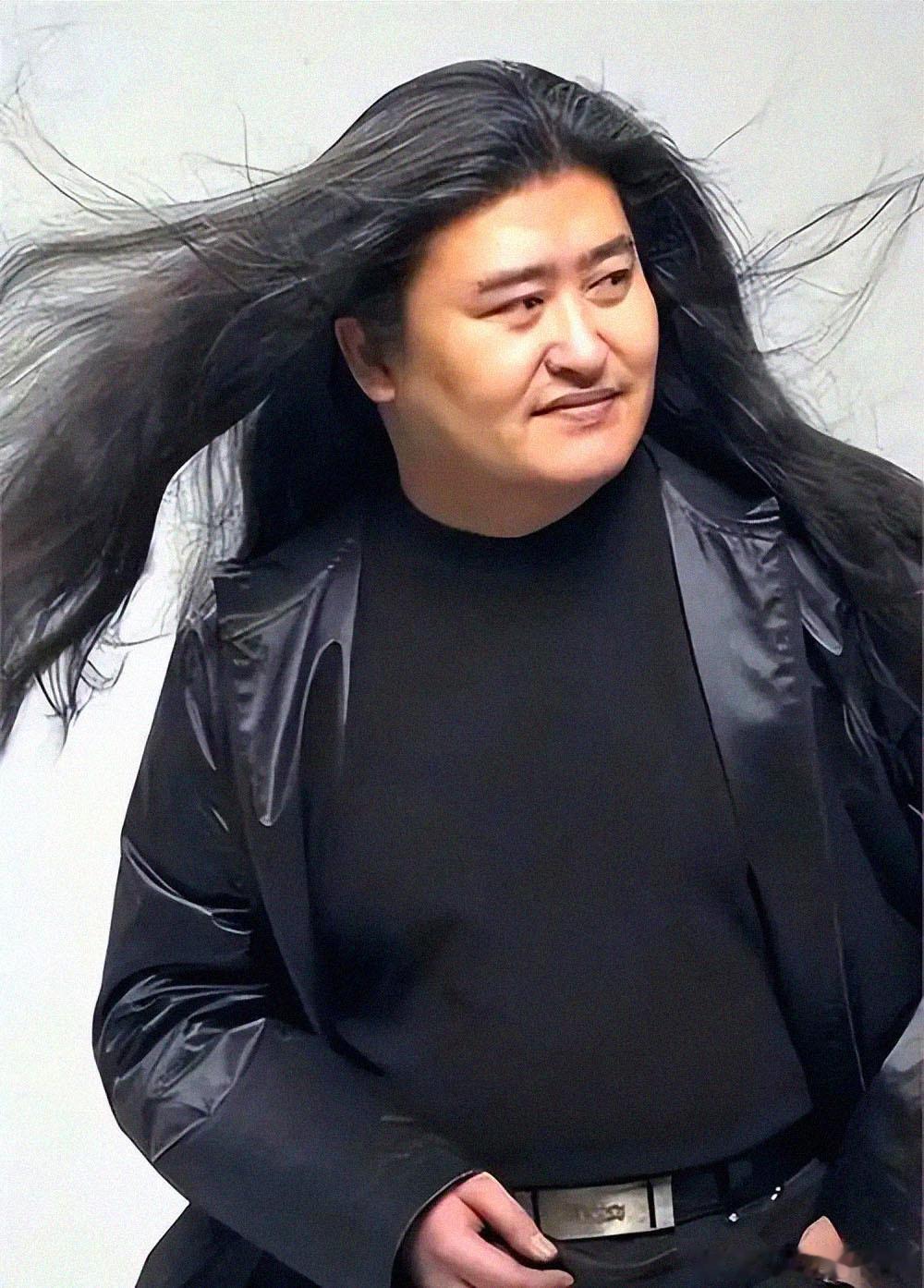 紫微斗数看刘欢命宫在「戌」，仅得一枚「左辅」；财帛宫为空宫；但官禄宫却有「太阳」