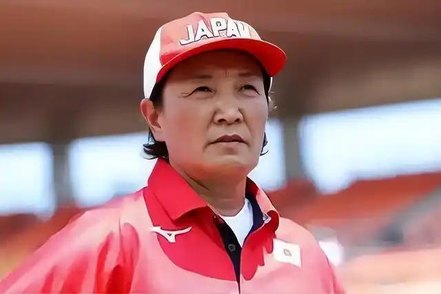 “我放弃中国国籍，成为一名日本人，就是为了打败中国队。”这话搁谁听都觉得扎心，更
