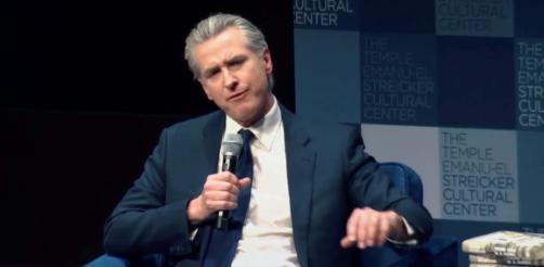 加州州长纽森今天发文说：“乔·拜登是个好人，一个正直的人，一个爱国者，他始终把我