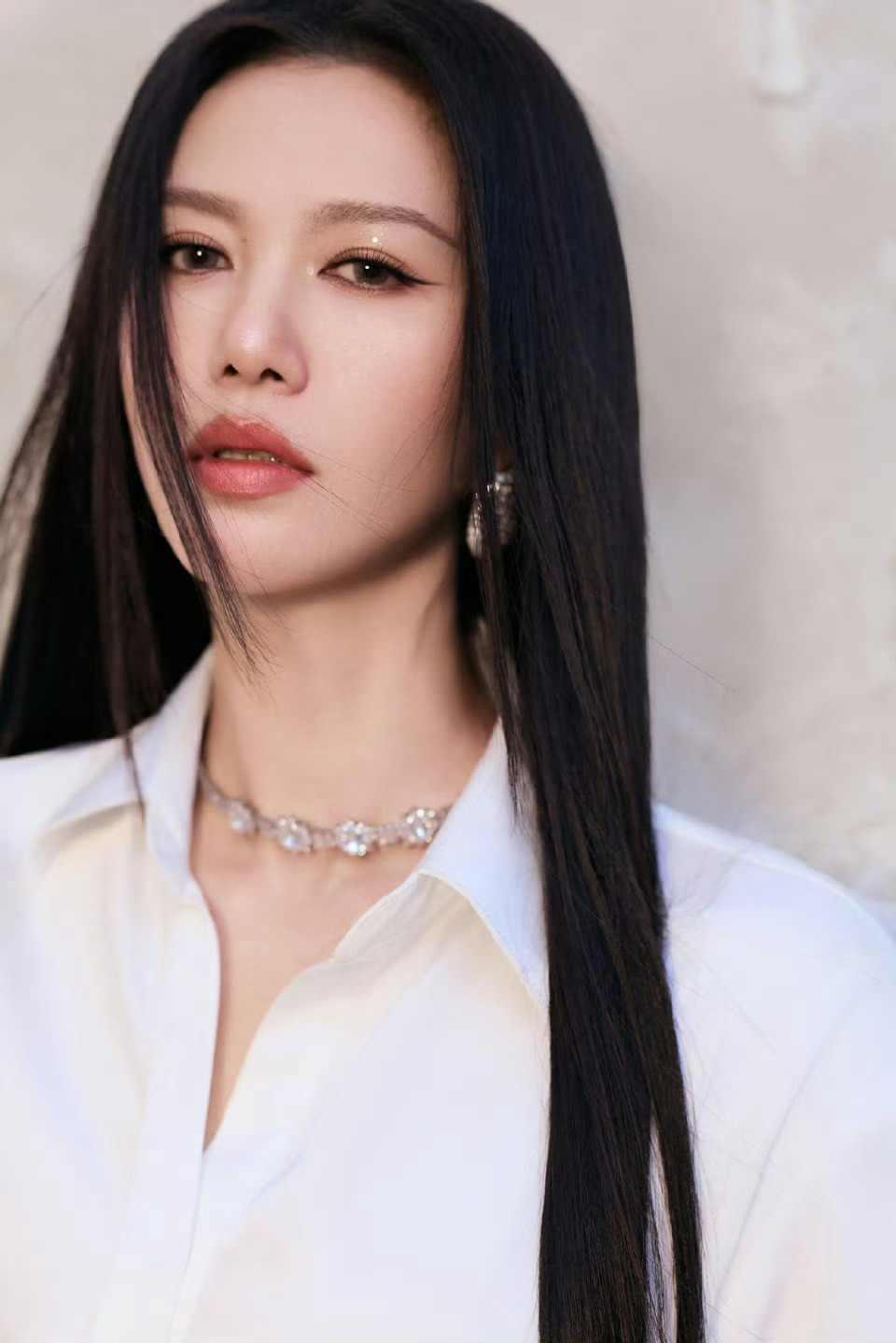 谭维维直发vs谭维维卷发💥 谁懂啊！谭维维的直发和卷发各有各的惊艳！黑长直搭配