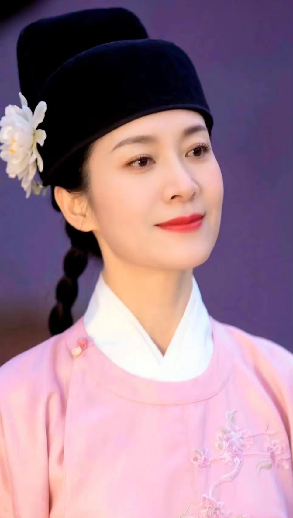 😄 山本无愁，因雪白头；水本无忧，因风起皱。这人生百八春秋，原也是一场被岁月轻