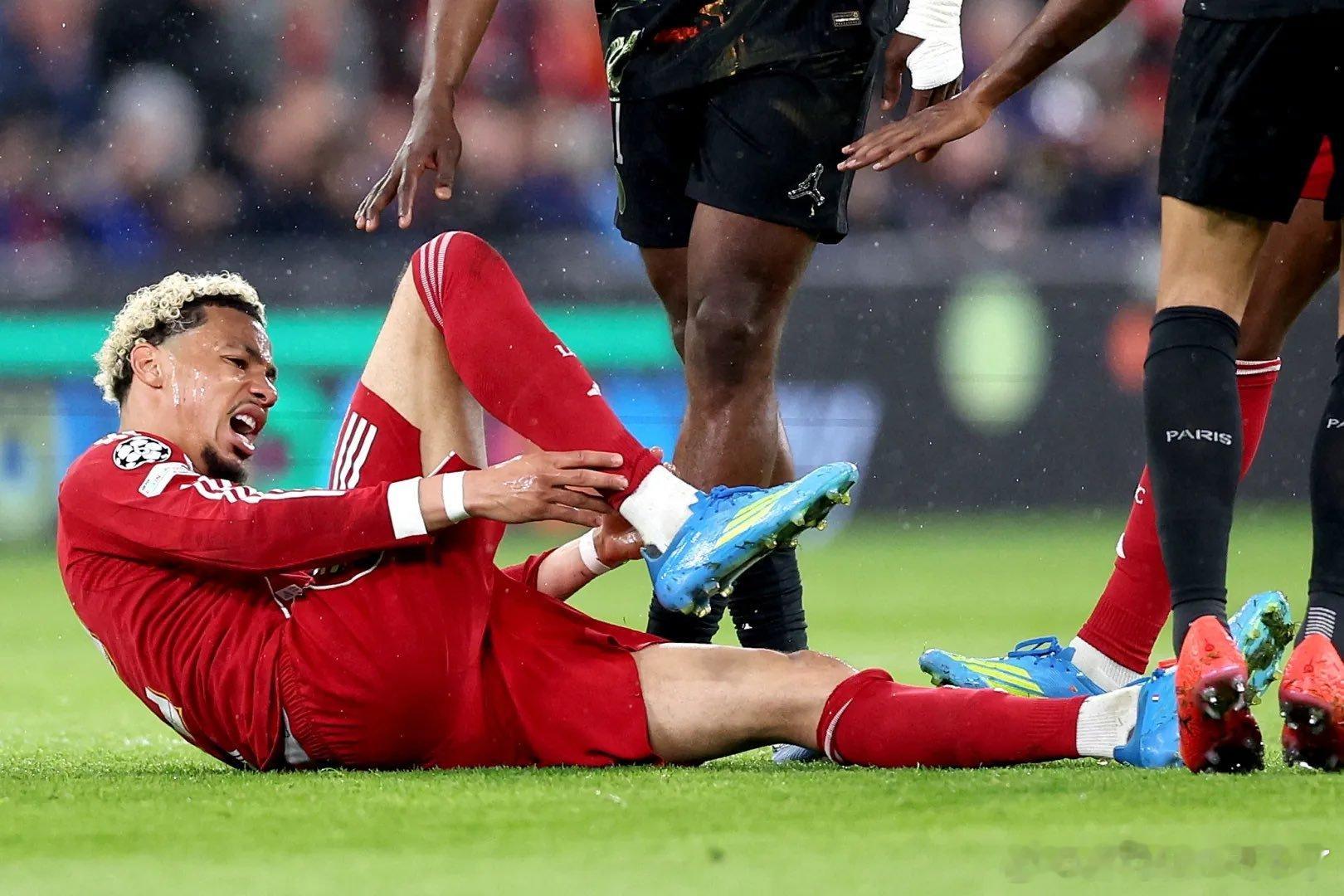 法国队主教练德尚谈及埃基蒂克缺席世界杯时表示 ：“埃基蒂克在周二晚上对阵巴黎圣日