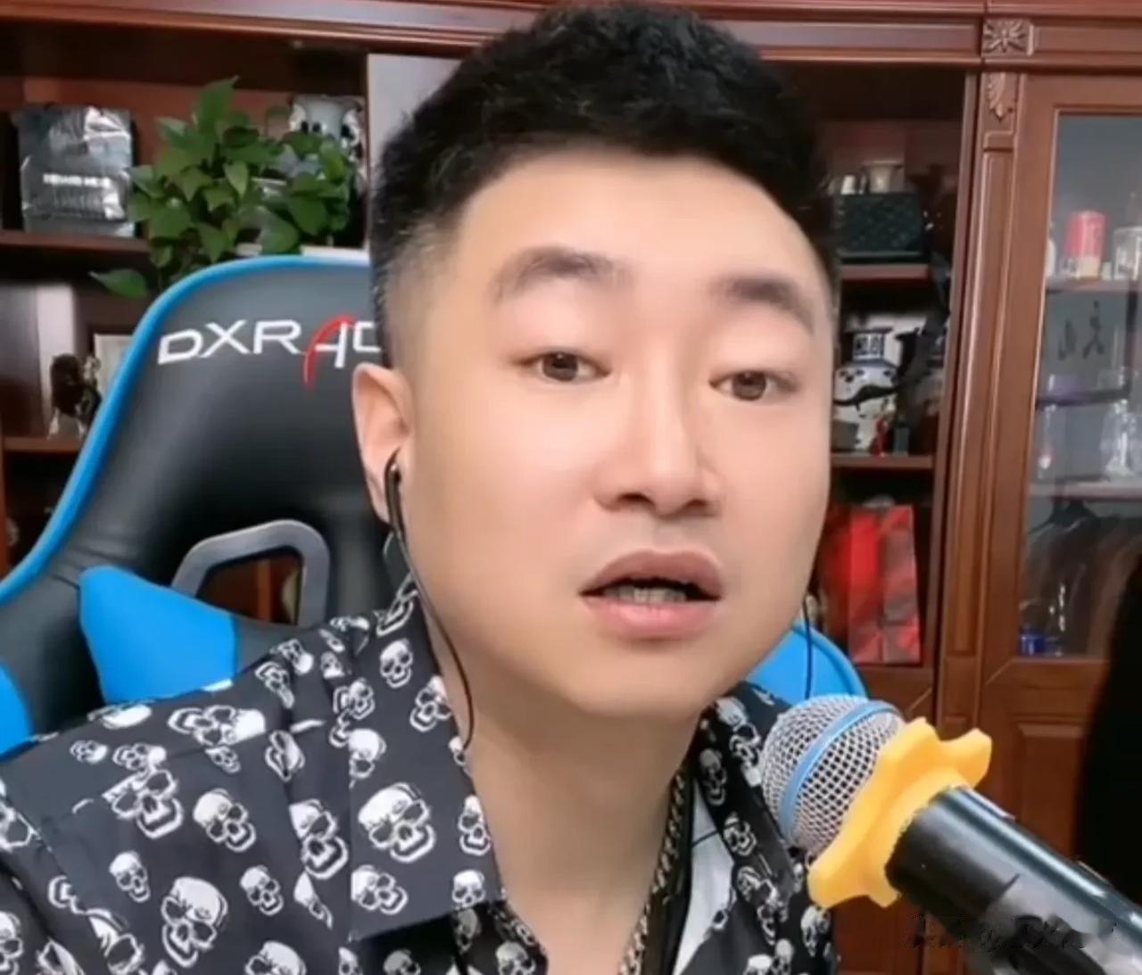 九天吐槽辛巴某音开播有三个原因主要是试试水。

九天直言：我认为辛巴今天去某音开