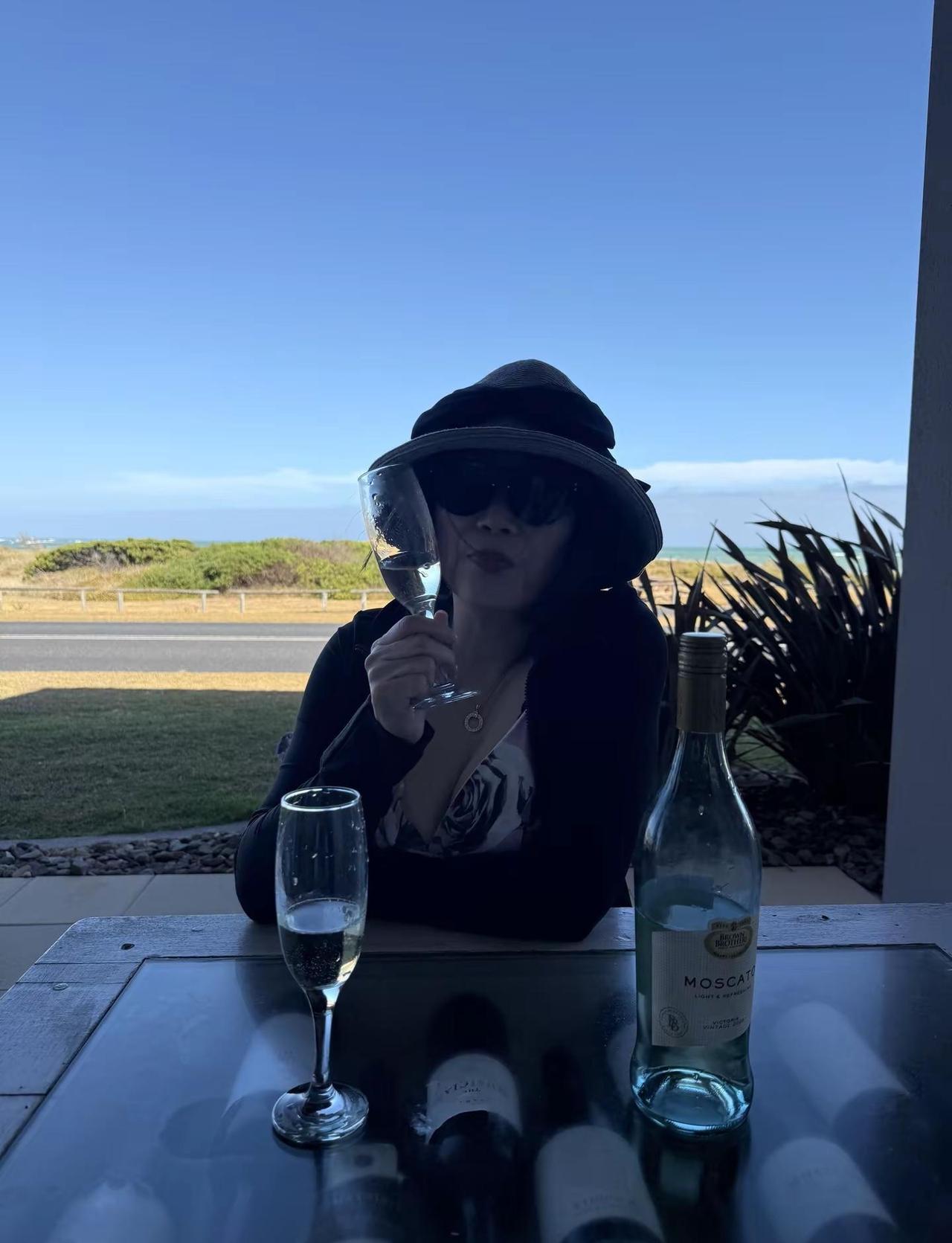 六十二年岁月酿成的这杯酒，敬过往，敬自己，敬随心，继续沉醉在每一寸温柔的时光里❤