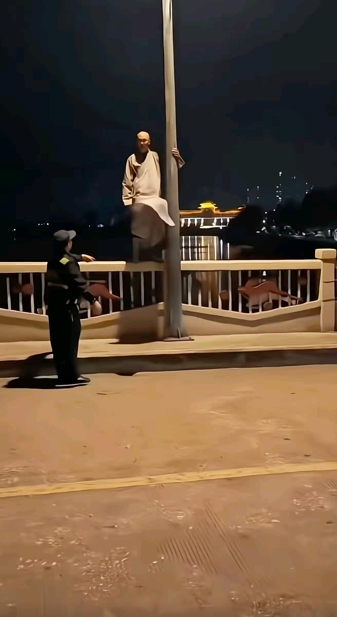 街头实拍 每个动作都是用汗水换来的 民族舞记录生活