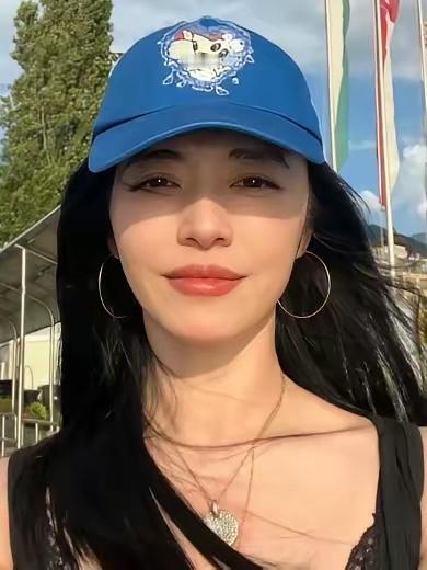 人教人教不会，事教人一次就够。
姚晨的两任丈夫：

一个当年闹得满城风雨、一地鸡