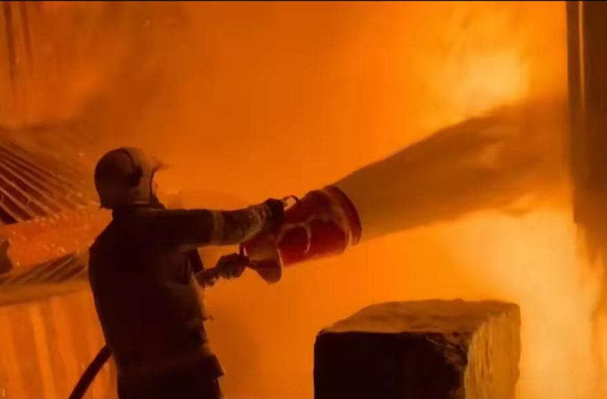 俄罗斯的报复来的快 昨天 ，俄罗斯中将被汽车炸弹炸死了。我猜测俄罗斯的报复就在当