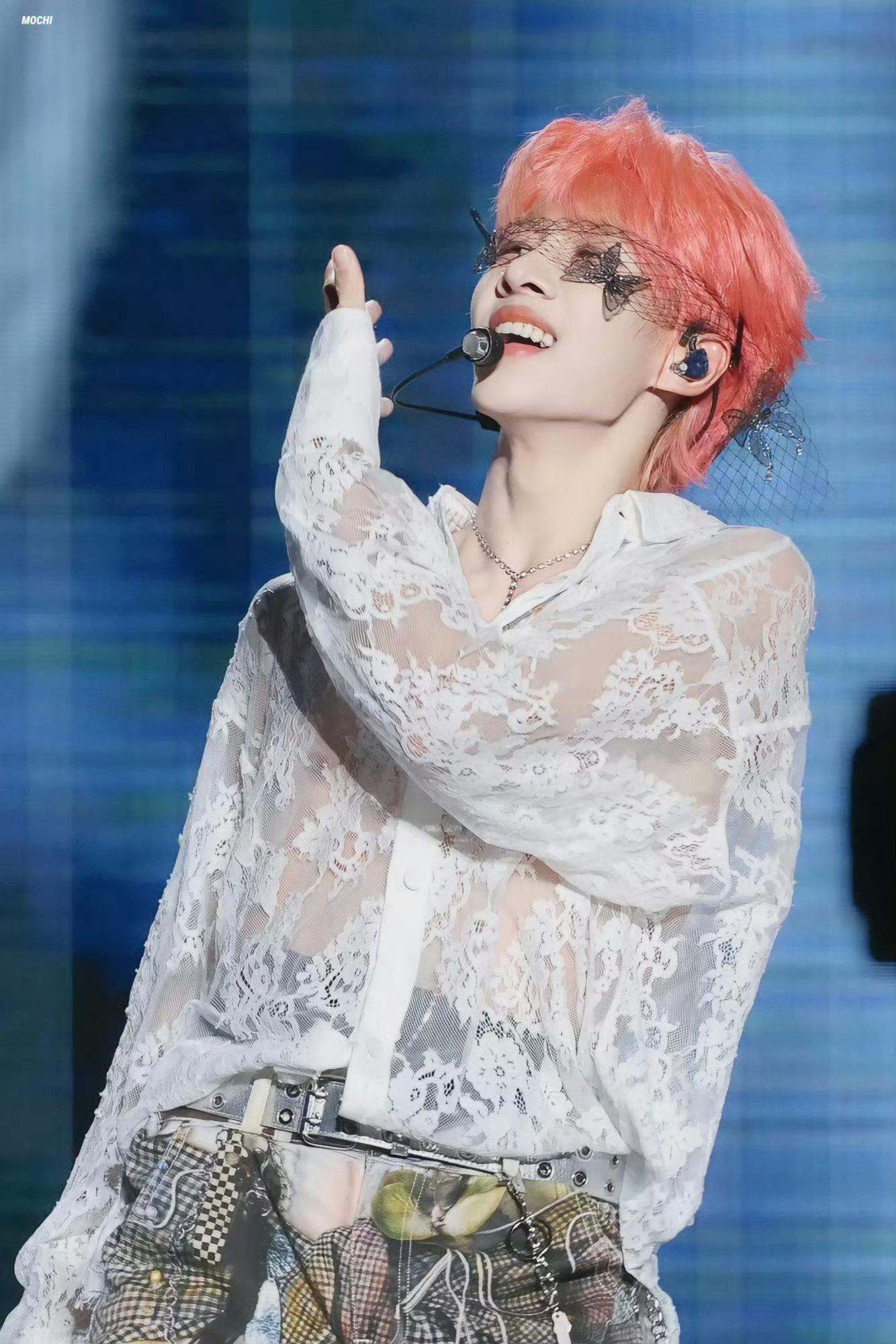 卓沅 💜 卓沅 把每天都过得开心幸福 你简直是大陆颜值的标杆，即使是后脑勺也是