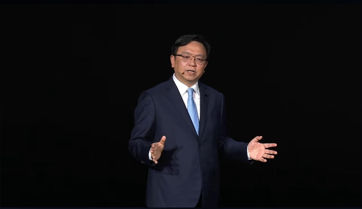 比亚迪王传福的视野确实很宽，很多东西都是提前布局。王传福说，如果当年把国外的芯片